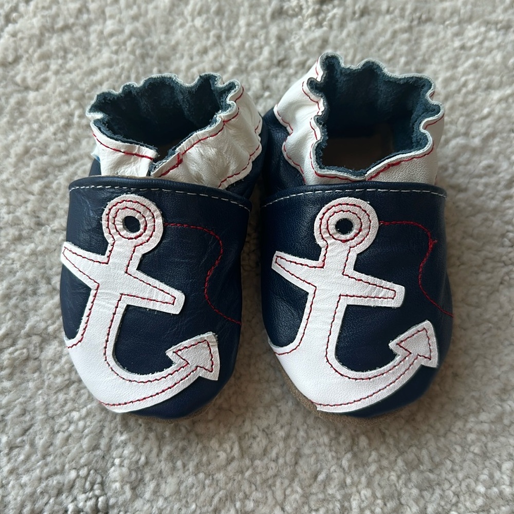 Robeez baby boy soft shoes. 0-6 months. Like new